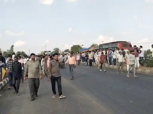 Mauganj News: मऊगंज में तेज रफ्तार ट्रक ने छात्र को कुचला, मौके पर मौत के बाद सड़क जाम