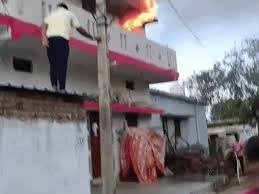 Rewa News: रीवा में दो मंजिला मकान में भीषण आग, 15 लाख का नुकसान