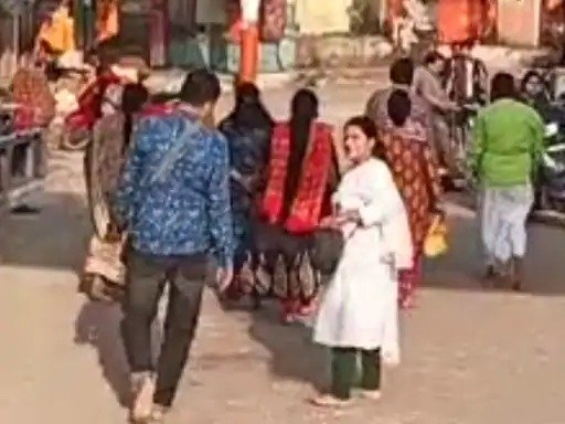 Satna News: चित्रकूट के आरोग्यधाम घाट पर चोरी स्नान कर रहे श्रद्धालुओं का बैग पार