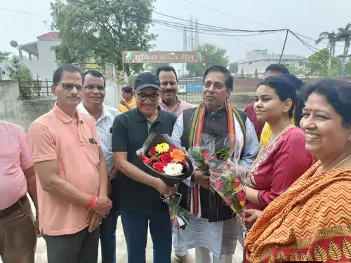 Mauganj News: मऊगंज की बेटी समीक्षा द्विवेदी ने UPSC में 56वीं रैंक हासिल कर बढ़ाया मान,गांव में जश्न का माहौल