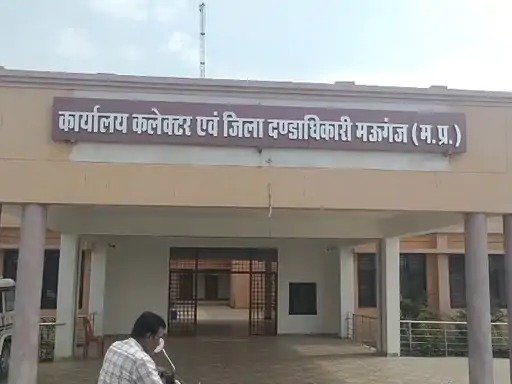 Mauganj News: मऊगंज में राशन घोटाले पर सख्त कार्रवाई, दो दुकानों के सेल्समैनों पर FIR