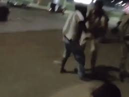 Rewa News: रीवा में सड़क पर हंगामा शराबियों और पुलिस के बीच मारपीट का वीडियो वायरल
