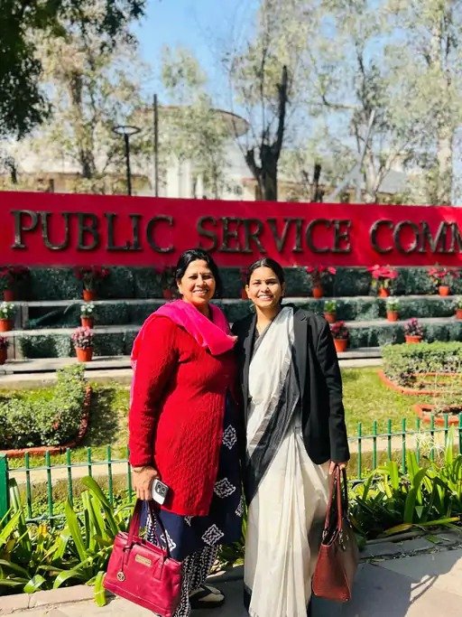 Rewa News: रीवा-मऊगंज की बेटी समीक्षा द्विवेदी ने UPSC 2025 में हासिल की 56वीं रैंक, पूरे क्षेत्र में खुशी की लहर