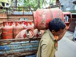MP News: MP में घरेलू LPG सिलेंडर 60 रुपए महंगा, कॉमर्शियल सिलेंडर के दाम में 115 रुपए का इजाफा