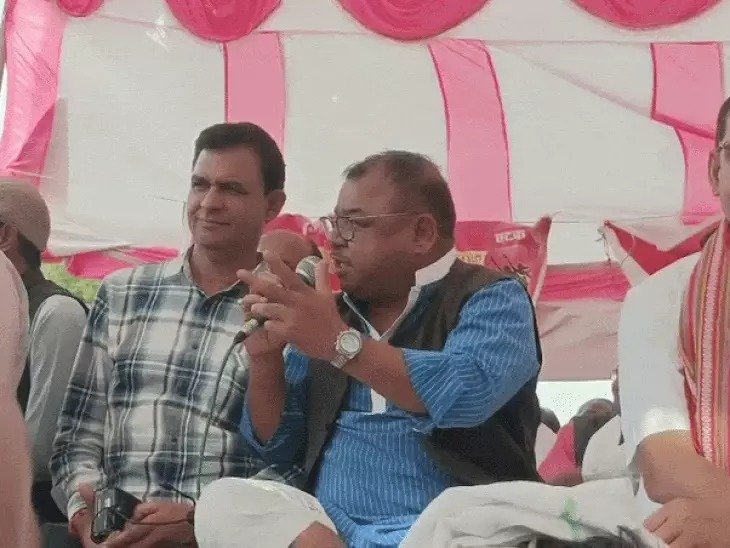 Rewa News: मधेपुर में जनसमस्याओं को लेकर विधायक अभय मिश्रा का धरना प्रदर्शन