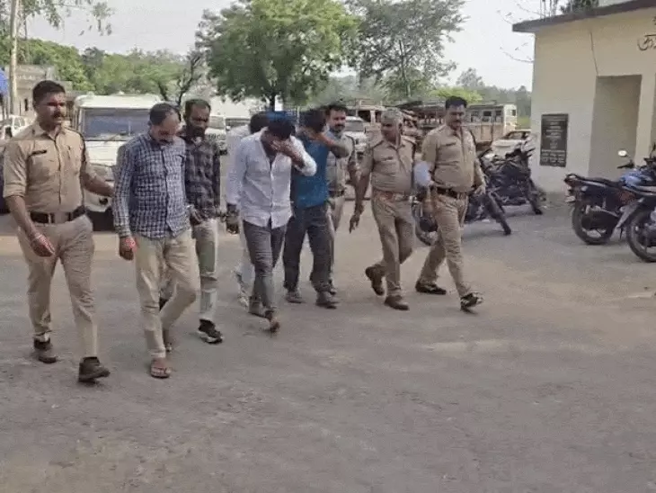 Rewa News: गोविंदगढ़ थाना क्षेत्र में ट्रैक्टर और बाइक चोरी का पुलिस ने किया खुलासा, 5 आरोपी जेल भेजे गए