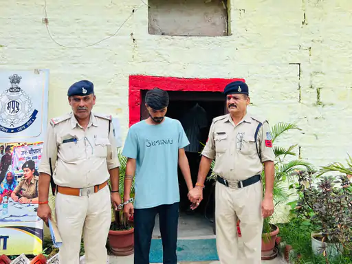 Rewa News: रीवा में पानी के जार में छिपाकर बेच रहा था नशीली कफ सिरप, पुलिस ने दबोचा