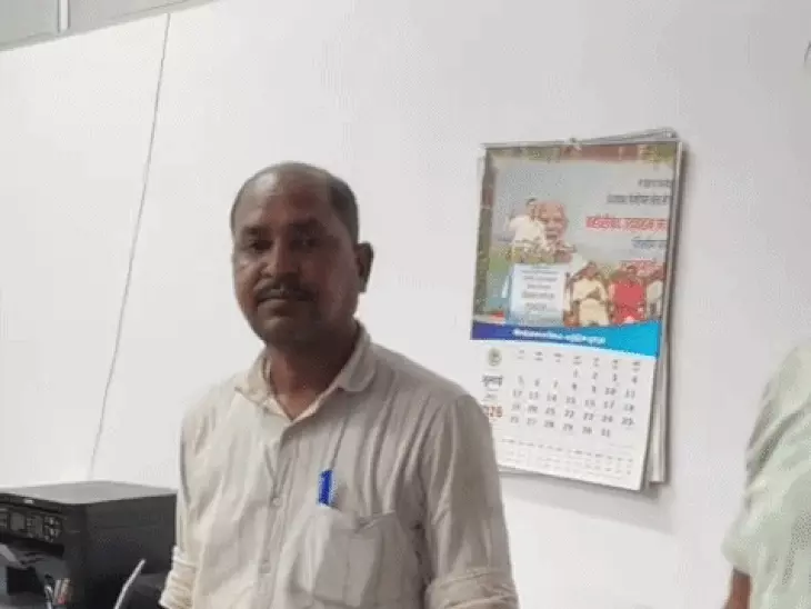 Rewa News: रीवा में वनपाल 78 हजार की रिश्वत लेते रंगे हाथ गिरफ्तार, ट्रक छोड़ने के बदले मांगे थे 2 लाख रुपये