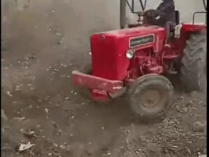Rewa News: रीवा में जमीन विवाद के बीच ट्रैक्टर से कुचलने की कोशिश का आरोप, घटना का वीडियो आया सामने