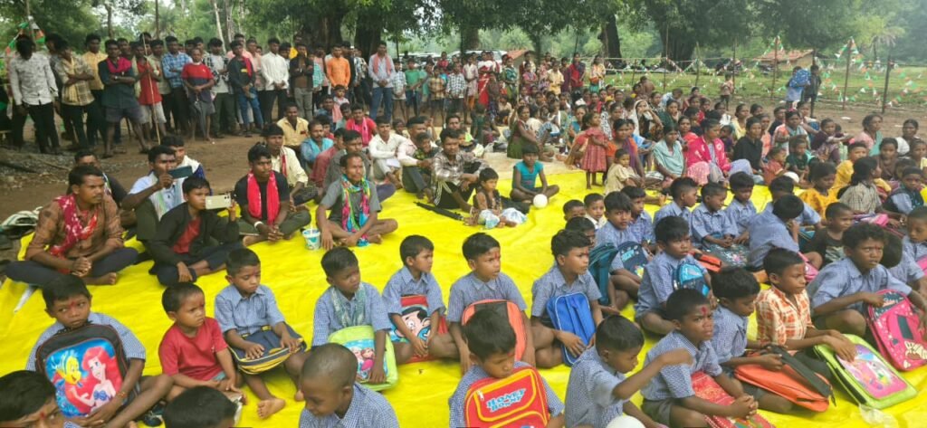 CG News: बीजापुर के 11 गांवों में शिक्षा की नई शुरुआत, वर्षों बाद बच्चों को गांव में ही मिला स्कूल