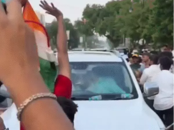 Rewa News: रीवा बीजेपी नेता की कार पर प्रयागराज में हमला, झंडा देखकर तोड़फोड़ का आरोप